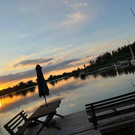 Nad Jeziorem Nyaraló *