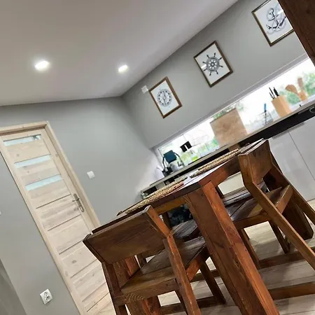 Nad Jeziorem Nyaraló *