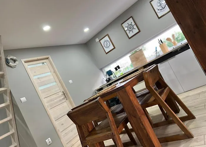 Nad Jeziorem Nyaraló *